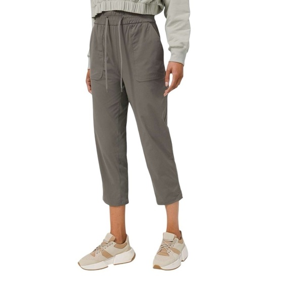 Lululemon Beyond the Studio Crop Sz 4 Grey Sage - Picture 1 of 13